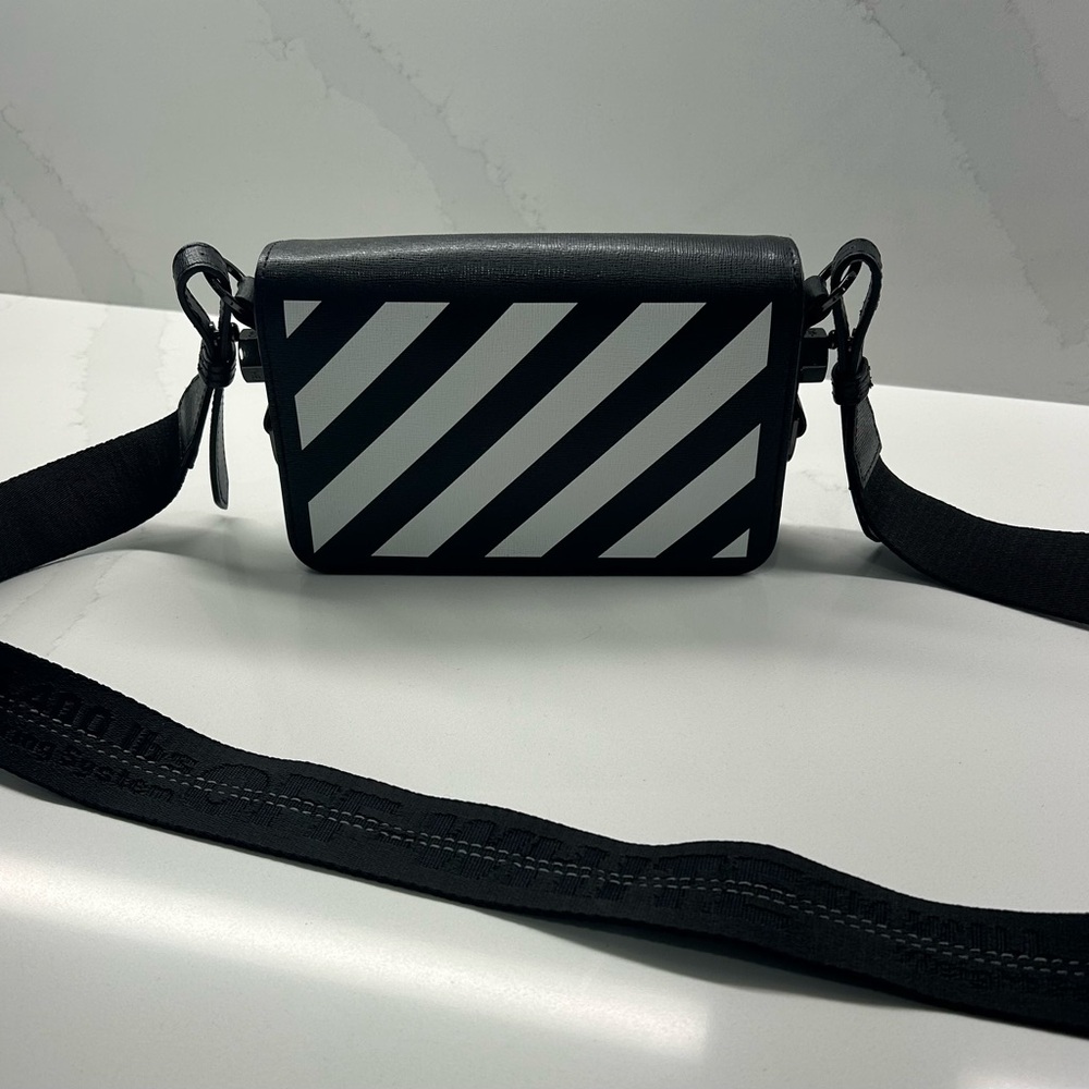 Off-white stripe bag